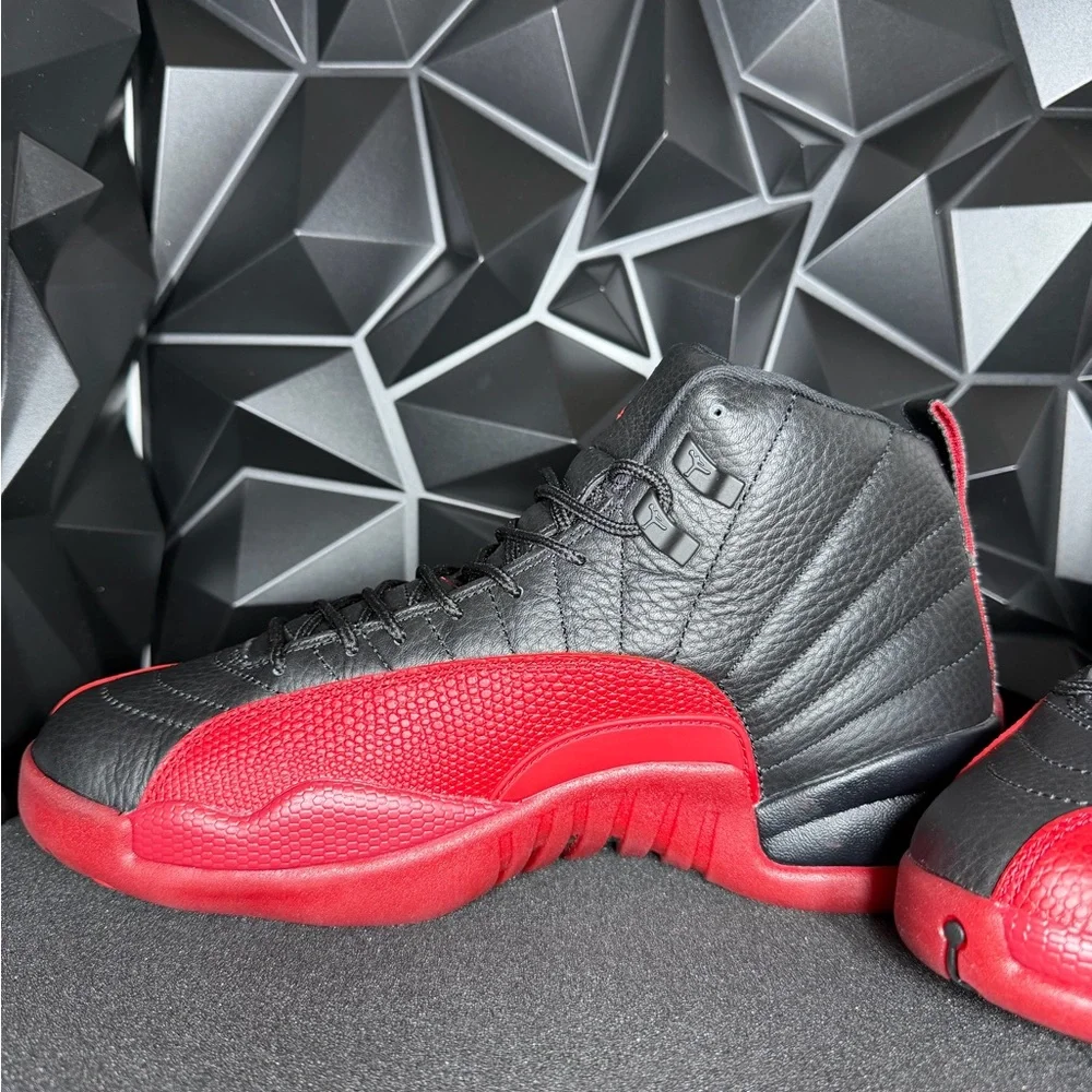 Jordan Men's Black Retro 12 - Picture 5 of 14